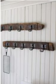 RECYCLED WOOD COAT RACK WITH FIVE WIRE HOOKS
