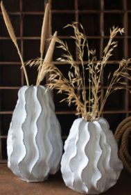 CERAMIC RUFFLE VASE - SMALL