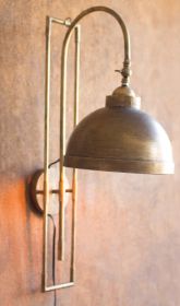 METAL WALL LIGHT WITH ANTIQUE BRASS FINISH
