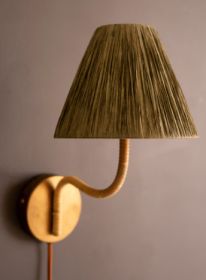 RATTAN-WRAPPED WALL LIGHT WITH RAFFIA SHADE