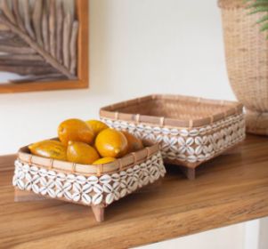 SET OF TWO BAMBOO TRAYS WITH SHELL DETAIL