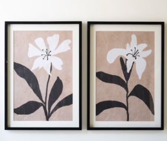 SET OF TWO FRAMED FLOWER PRINTS UNDER GLASS