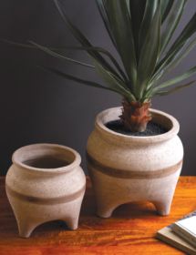 SET OF TWO TERRACOTTA PLANTERS WITH HORIZONTAL BROWN STRIPE