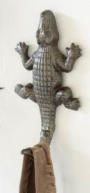 ALLIGATOR WALL HOOK (Color: Brown)