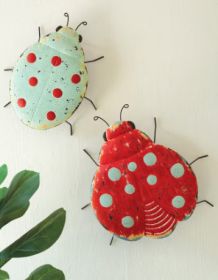 SET OF TWO PAINTED METAL LADY BUG WALL ART (Color: Multi)